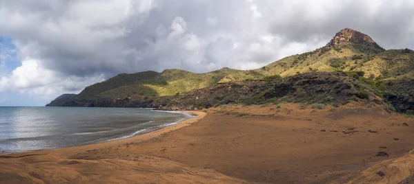 Kalme Strand Goudkleurig Zand Zachte Golven Een Prachtig Kustlandschap Calblanque — Stockfoto