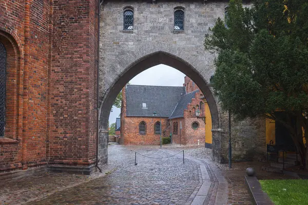 Arco Dell Assedio Tra Palazzo Vescovile Cattedrale Gotica Roskilde Roskilde — Foto Stock