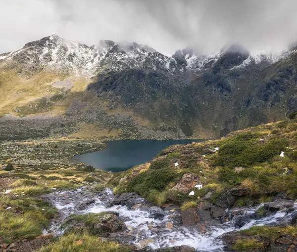 Potok Tekoucí Jezeru Tristaina Pyrenejích Andorra — Stock fotografie