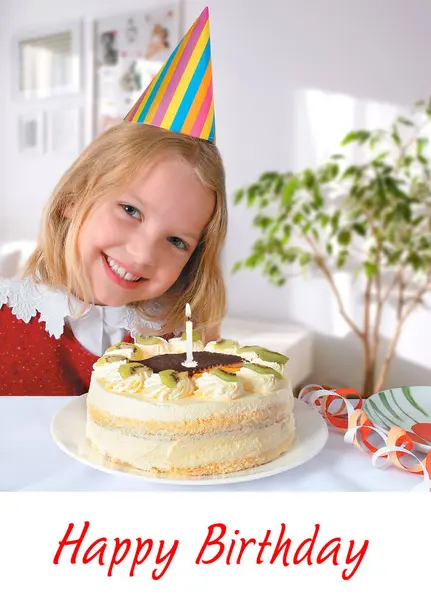 誕生日ケーキの女の子 ロイヤリティフリーのストック画像