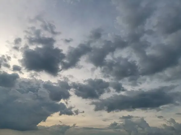Cielo Dramático Noche Con Nubes Imagen de archivo