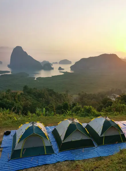 Camping Στο Samet Nangshe Θέα Στον Κόλπο Phang Nga Εικόνα Αρχείου