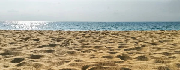 砂と青の海の背景 ストック写真