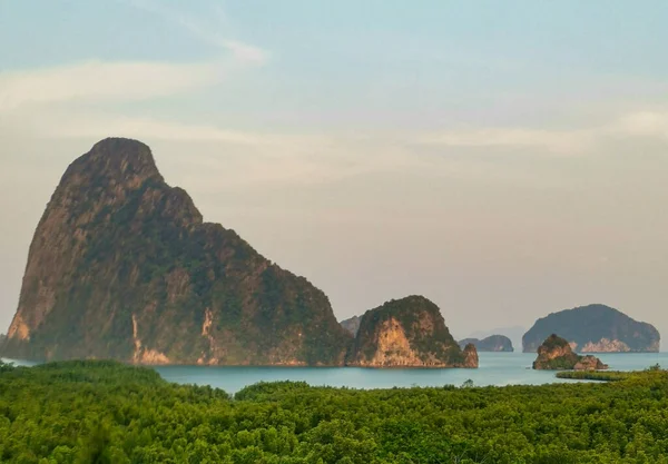 Sunset Phan Nga Bay Tailandia Imágenes De Stock Sin Royalties Gratis