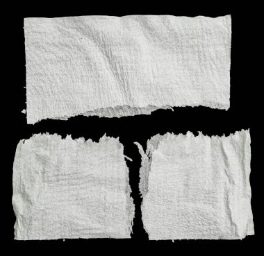 siyah arka plan üzerine kağıt parçaları