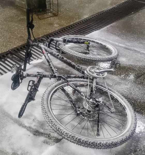 Fiets Bedekt Met Schuim Stockfoto