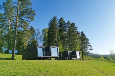 Panoramik pencereli modern tatil modülü evleri