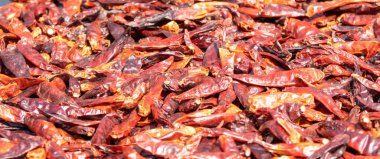 Kırmızı biberleri yakın plan çek.