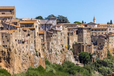 Pitigliano - İtalya 'nın Toskana kentindeki Tuff Tepesi' nde Etrüsk zamanında kurulan ortaçağ şehri..