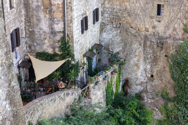 Pitigliano - İtalya 'nın Toskana kentindeki Tuff Tepesi' nde Etrüsk zamanında kurulan ortaçağ şehri..