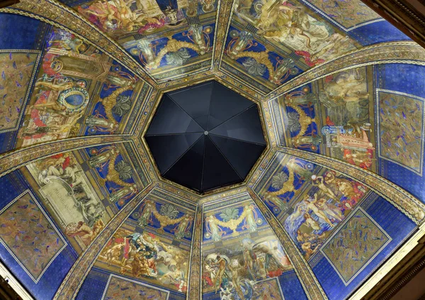 ヴェネツィア イタリア 2022年9月6日 ヴェネツィアのジャルディーニに位置するビエンナーレ中央館の天井を飾る イタリア — ストック写真