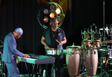 Cracow, Polonya - 08 Temmuz 2022: Kenny Garrett Quintet Polonya 'nın Krakow kentinde düzenlenen Yaz Caz Festivali' nde Kijow Center sahnesinde canlı performans sergiledi. 