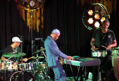 Cracow, Polonya - 08 Temmuz 2022: Kenny Garrett Quintet Polonya 'nın Krakow kentinde düzenlenen Yaz Caz Festivali' nde Kijow Center sahnesinde canlı performans sergiledi. 