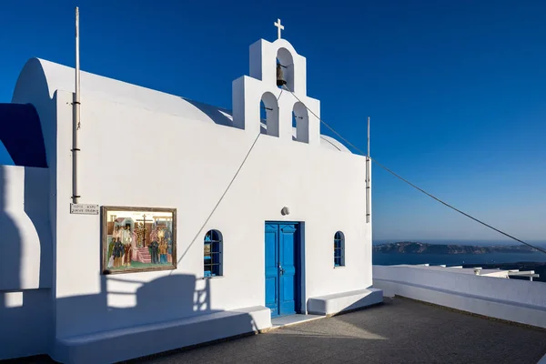 Vacker Vit Traditionell Grekisk Ortodox Kyrka Imergovigli Santorini Grekland — Stockfoto