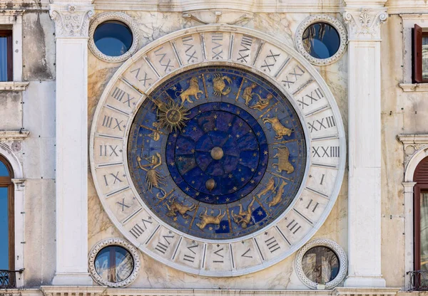 トーレ オロロジオ イタリア ヴェネツィアの聖マルコ時計塔 — ストック写真