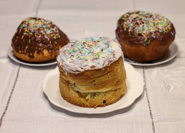 Geleneksel Ukrayna Paskalya Pastası Kulich veya Ortodoks Hıristiyan Paskalya Ekmeği.