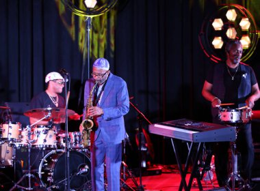 Cracow, Polonya - 08 Temmuz 2022: Kenny Garrett Quintet Polonya 'nın Krakow kentinde düzenlenen Yaz Caz Festivali' nde Kijow Center sahnesinde canlı performans sergiledi. 