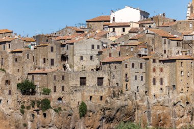 Pitigliano - İtalya 'nın Toskana kentindeki Tuff Tepesi' nde Etrüsk zamanında kurulan ortaçağ şehri..