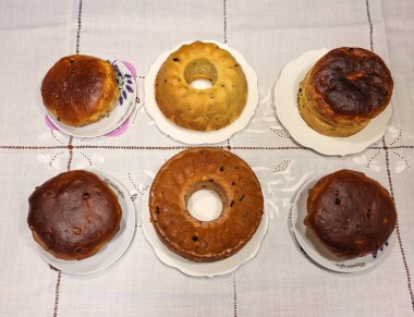 Geleneksel Ukrayna Paskalya Pastası Kulich veya Ortodoks Hıristiyan Paskalya Ekmeği.