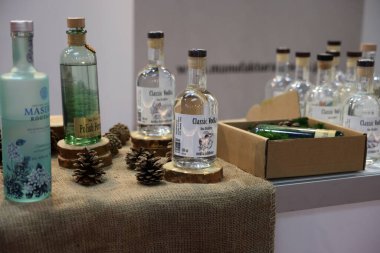 Cracow, Polonya - 17 Kasım 2022: Uluslararası Şarap Fuarı ENOEXPO, Krakow. Dünyanın dört bir yanından şarap üreticileri ithalat dağıtımcıları ve temsilcileriyle tanışıyor.. 