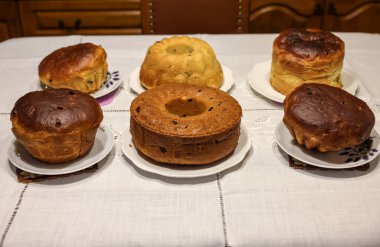Geleneksel Ukrayna Paskalya Pastası Kulich veya Ortodoks Hıristiyan Paskalya Ekmeği.