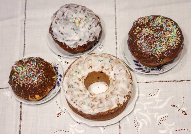 Geleneksel Ukrayna Paskalya Pastası Kulich veya Ortodoks Hıristiyan Paskalya Ekmeği.