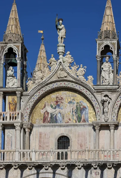 Basiliek Van San Marco Venetië Italië Mozaïek Van Bovenzijde Gevel — Stockfoto