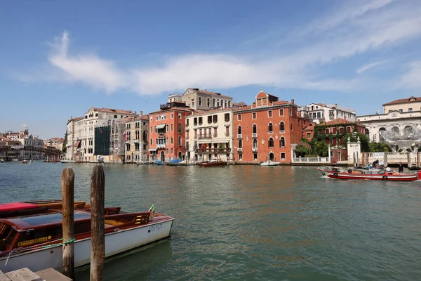 Wenecja Włochy Września 2022 Drewniany Słup Cumowniczy Canal Grande Wenecji — Zdjęcie stockowe