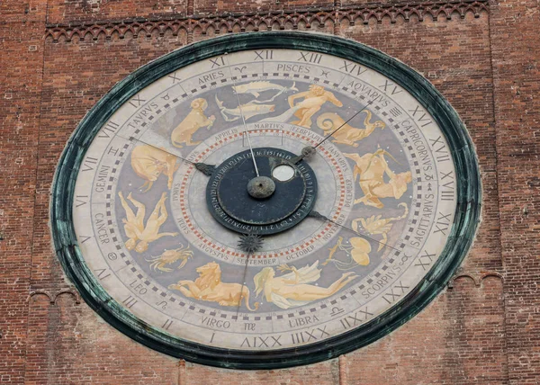 Klok Middeleeuwse Klokkentoren Van Cremona Bekend Als Torrazzo Lombardije Italië — Stockfoto
