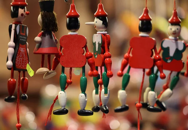 Cracovia Polonia Decembrie 2021 Jucăria Tradițională Din Lemn Pinocchio Vândută — Fotografie, imagine de stoc