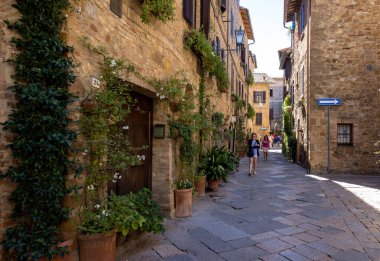 Pienza, İtalya - 12 Eylül 2022: Pienza, Toskana 'da küçük bir köy, Rönesans' ın ideal şehri ve pekorino peynirinin başkenti olarak bilinir. UNESCO Dünya Mirası Alanı.