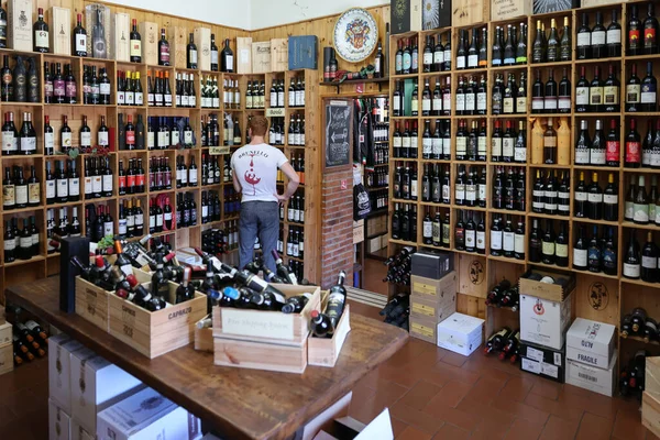 Montalcino Italia Septiembre 2022 Interior Una Tienda Vinos Montalcino Toscana — Foto de Stock