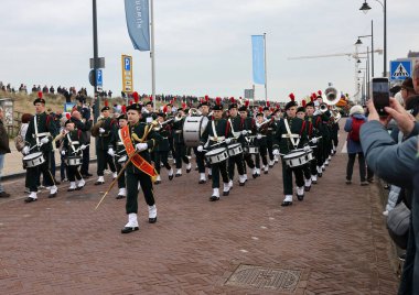 Noordwijk, Hollanda - 22 Nisan 2023: Geleneksel çiçekler Noordwijk 'ten Hollanda' daki Haarlem 'e Bloemencorso geçit töreni. 