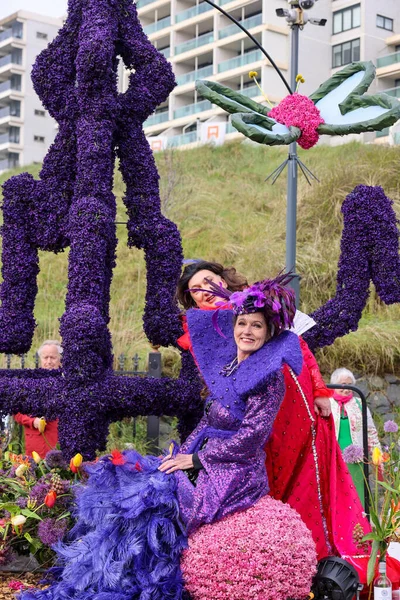 stock image Noordwijk, Netherlands - April 22, 2023: The traditional flowers parade Bloemencorso from Noordwijk to Haarlem in the Netherlands. 