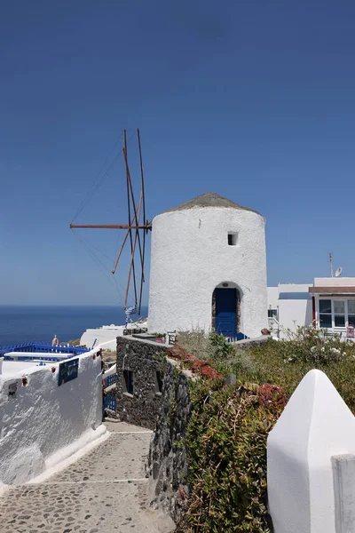Molino Viento Blanco Tradicional Oia Isla Santorini Cícladas Grecia — Foto de Stock