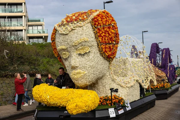 stock image Noordwijk, Netherlands - April 22, 2023: Spectacular flower covered floats in the Bloemencorso Bollenstreek the annual spring flower parade from Noordwijk to Haarlem in the Netherlands. 