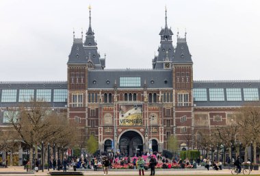 Amsterdam, Hollanda - 21 Nisan 2023: Amsterdam 'daki Rijksmuseum - Hollandalı ressam Johannes Vermeer üzerine yapılmış en büyük sergi -