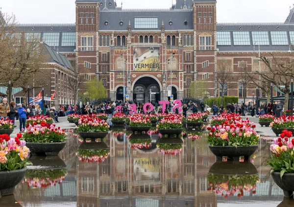 Amsterdam, Hollanda - 21 Nisan 2023: Amsterdam 'daki Rijksmuseum - Hollandalı ressam Johannes Vermeer üzerine yapılmış en büyük sergi -