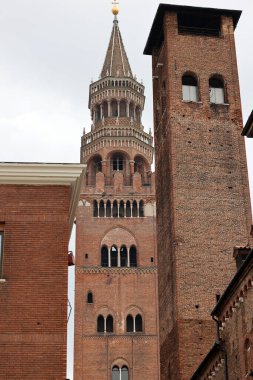 Torrazzo, Lombardy, İtalya olarak bilinen Cremona Ortaçağ Çan Kulesi.