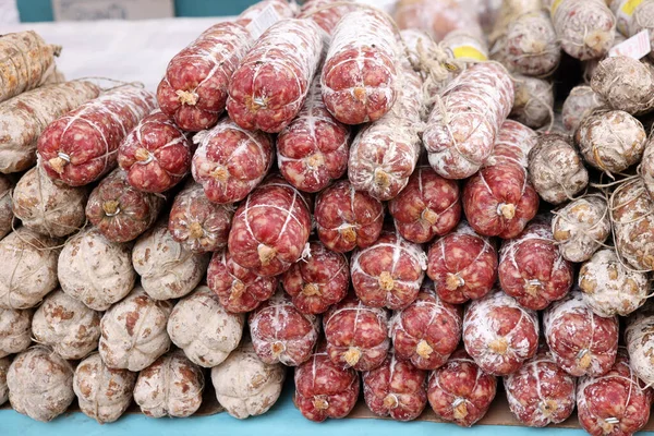 Cremona Italië September 2022 Traditionele Vleesproducten Verkocht Een Straatkraam Tijdens — Stockfoto