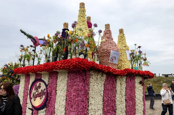 stock image Noordwijk, Netherlands - April 22, 2023: Spectacular flower covered floats in the Bloemencorso Bollenstreek the annual spring flower parade from Noordwijk to Haarlem in the Netherlands. 