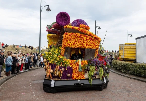 Noordwijk Niederlande April 2023 Spektakuläre Blumengeschmückte Festwagen Bloemencorso Bollenstreek Bei — Stockfoto