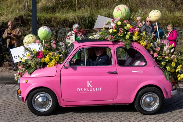 Noordwijk Ολλανδία Απριλίου 2023 Αυτοκίνητα Διακοσμημένα Λουλούδια Που Συμμετέχουν Στο — Φωτογραφία Αρχείου