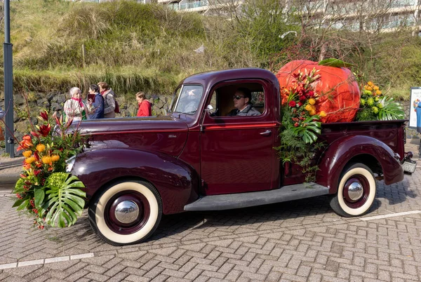 Noordwijk Netherlands April 2023 Cars Decorated Flowers Taking Part Bloemencorso — Stock Photo, Image