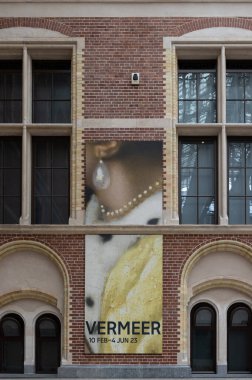 Amsterdam, Hollanda - 21 Nisan 2023: Amsterdam 'daki Rijksmuseum - Hollandalı ressam Johannes Vermeer üzerine yapılmış en büyük sergi -