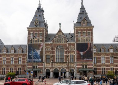 Amsterdam, Hollanda - 21 Nisan 2023: Amsterdam 'daki Rijksmuseum - Hollandalı ressam Johannes Vermeer üzerine yapılmış en büyük sergi -