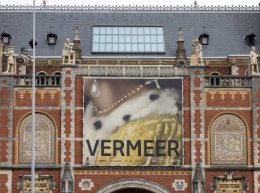 Amsterdam, Hollanda - 21 Nisan 2023: Amsterdam 'daki Rijksmuseum - Hollandalı ressam Johannes Vermeer üzerine yapılmış en büyük sergi -