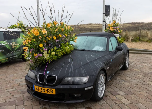 Noordwijk Нідерланди Квітня 2023 Автомобілі Прикрашені Квітами Беруть Участь Bloemencorso — стокове фото