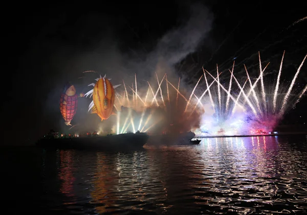 克拉科夫 2022年6月4日 伟大的龙游行 维斯瓦河上的大型户外展览 — 图库照片
