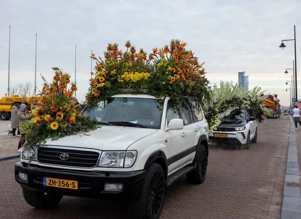 stock image Noordwijk, Netherlands - April 22, 2023: Cars decorated with flowers taking part in the Bloemencorso Bollenstreek the annual spring flower parade from Noordwijk to Haarlem in the Netherlands. 
